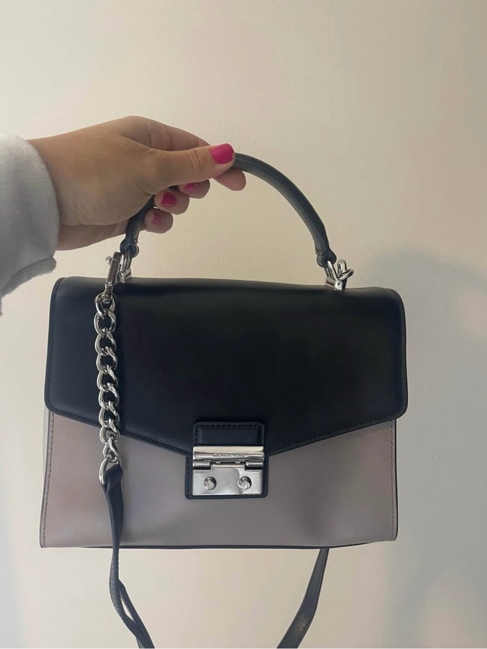 Michael KorsTwo-Tone Black and Gray Top-Handle Women’s Bag
